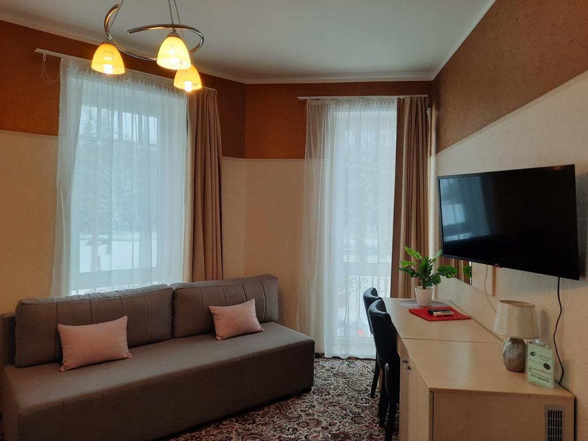 Hotel Pils With Self-Check In Сигулда Екстериор снимка