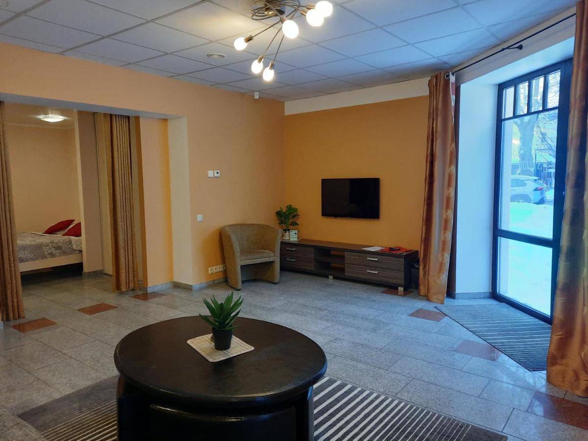 Hotel Pils With Self-Check In Сигулда Екстериор снимка
